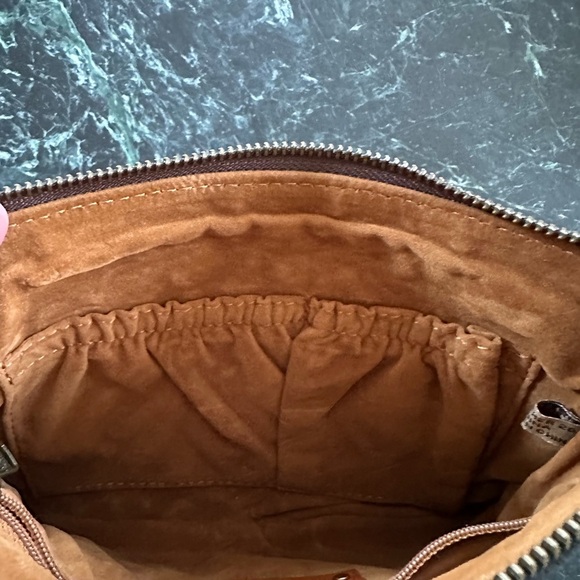 Patricia Nash Cassini Tooled Embossed Leather Wristlet - Picture 6 of 9